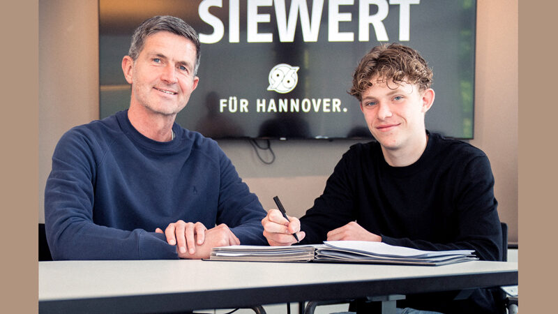 96-Akademie-Spieler erhält Vertrag mit Profi-Perspektive: Joschua Siewert langfristig gebunden