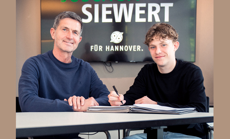 96-Akademie-Spieler erhält Vertrag mit Profi-Perspektive: Joschua Siewert langfristig gebunden