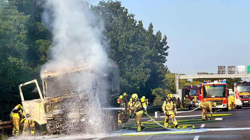Brand eines Militär-LKW auf der A 2