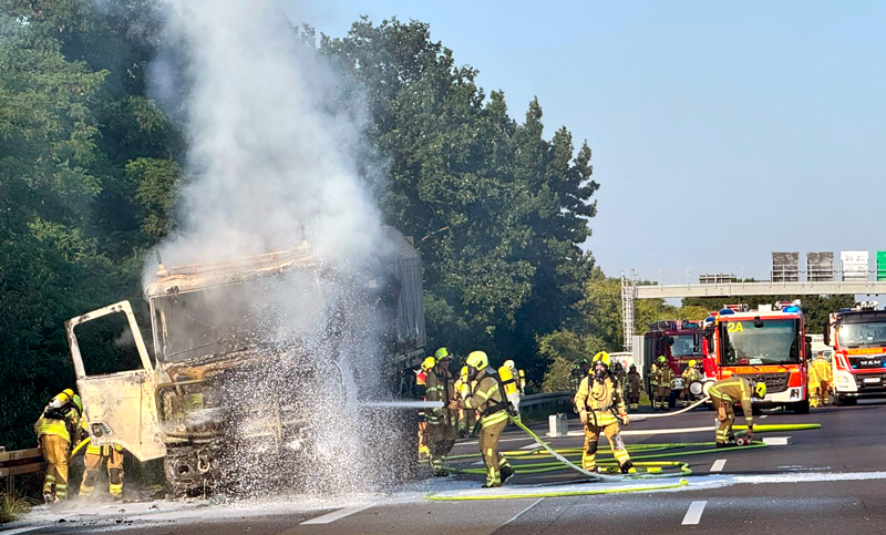 Brand eines Militär-LKW auf der A 2