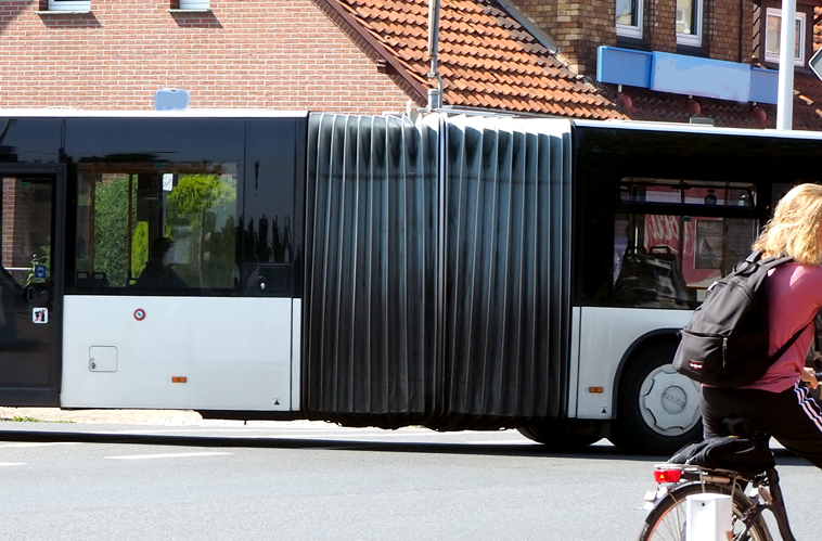 Lehrter Jugendlicher stiehlt Gelenkbus und fährt vier Stunden mit Verwüstungen durch die Region