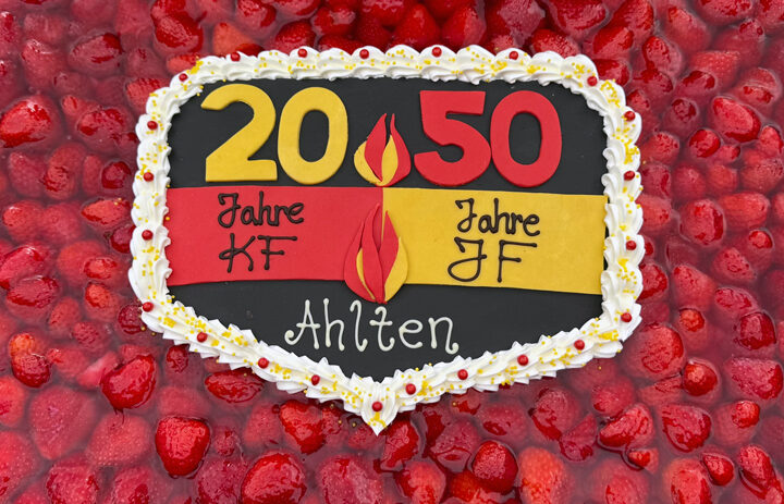 231 Kinder und Jugendliche der Lehrter Feuerwehr feiern die Jubiläen der Kinder- und Jugendfeuerwehr Ahlten