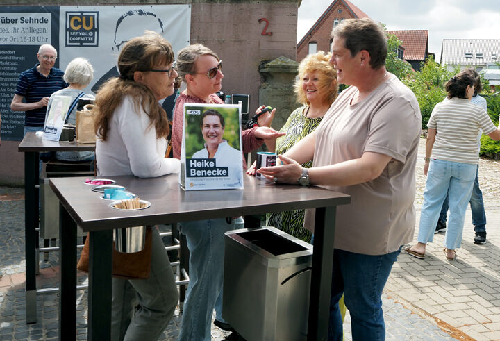 Bei Kaffee über Ilten sprechen: Heike Benecke „talkt am Thie“