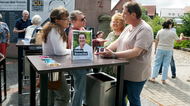 Bei Kaffee über Ilten sprechen: Heike Benecke „talkt am Thie“