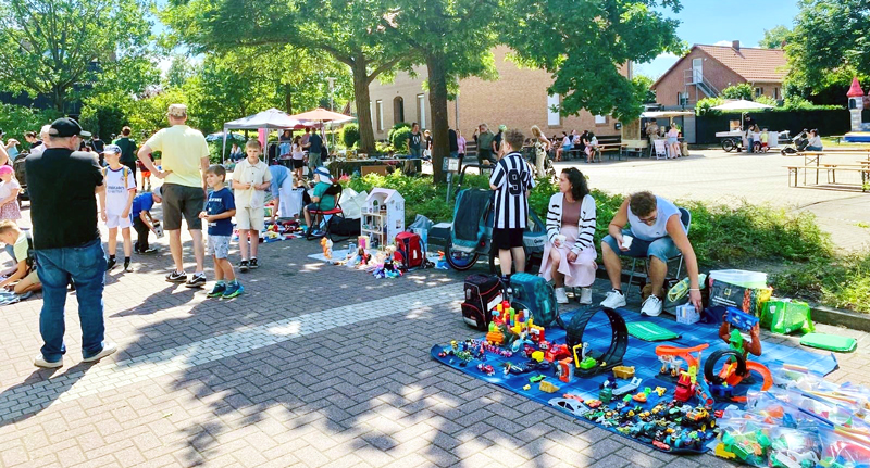 Sommerferien und Start in den Ferienpass: Deckenflohmarkt als gelungenen Start