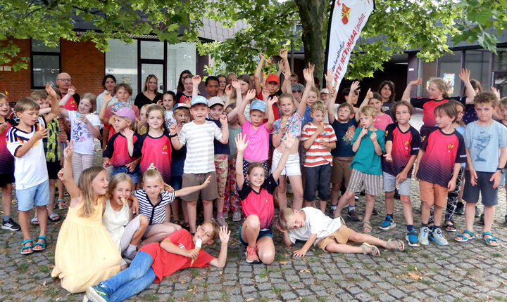 Nachwuchsläufer des MTV Rethmar mit Eis in die Ferien