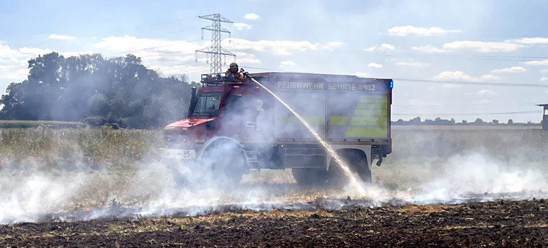 Feuerwehr Ahlten löscht Flächenbrand zwischen Ahlten und Lehrte