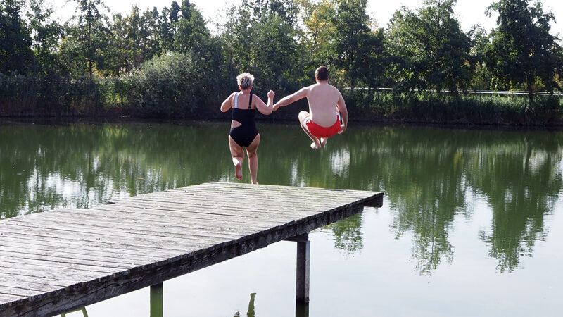 Erstes Versprechen eingelöst: Bad im Rethmarer See