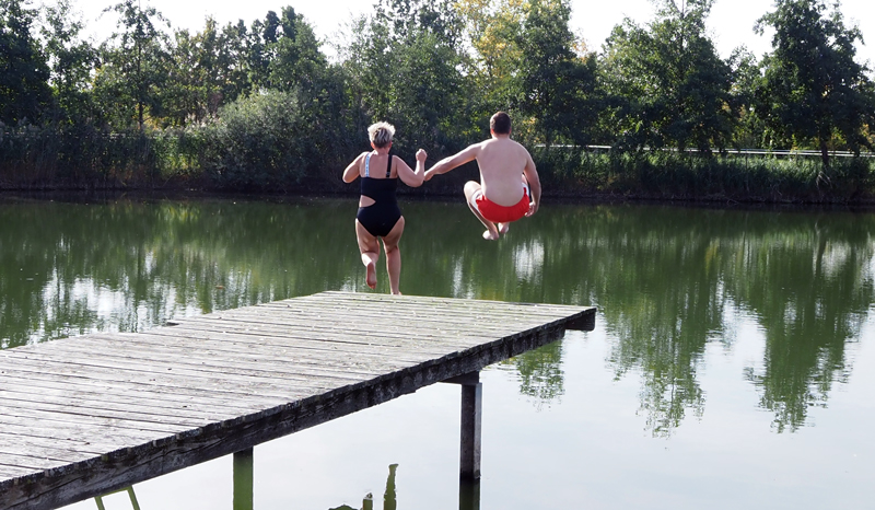 Erstes Versprechen eingelöst: Bad im Rethmarer See