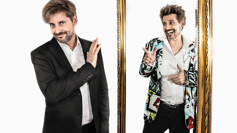 Jubel, Double, Heiterkeit: Daniel Helfrich gastiert mit „Ich hab‘ mir gerade noch gefehlt“ in Lehrte
