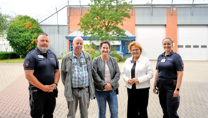 Dr. Silke Lesemann besucht die JVA Sehnde – Austausch zu Suchterkrankungen, Arbeitsangeboten und ein späteres Leben