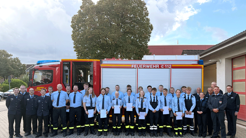 Bereit für den Einsatz: Feuerwehranwärter beenden Grundlagenausbildung