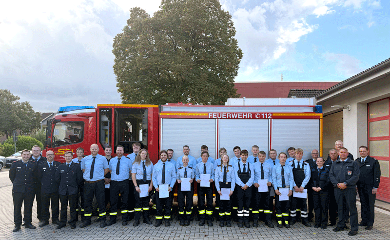 Bereit für den Einsatz: Feuerwehranwärter beenden Grundlagenausbildung