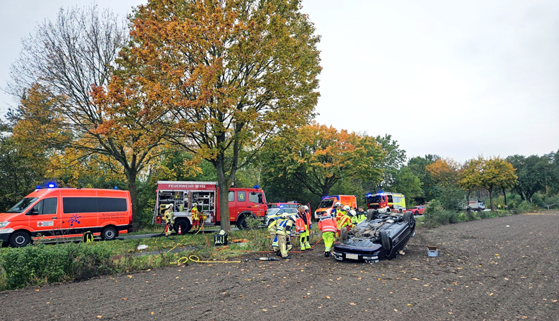 Unfall zwischen Lehrte und Immensen – PKW landet über Gegenfahrbahn auf Acker